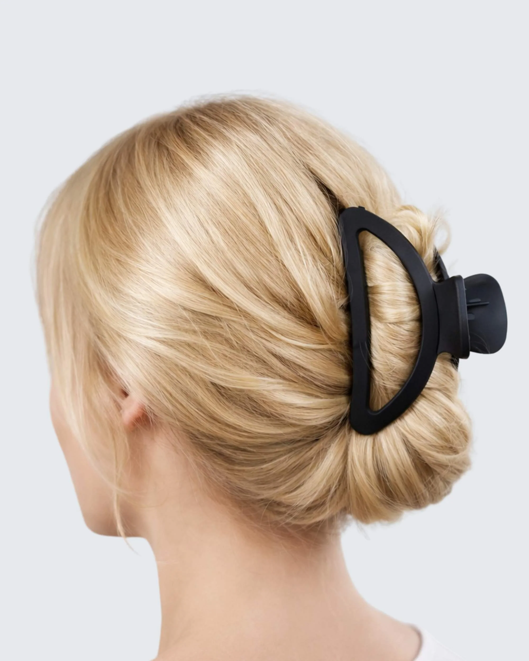 Medium Claw Hair Clips, 3-Pack, Black - Image 3