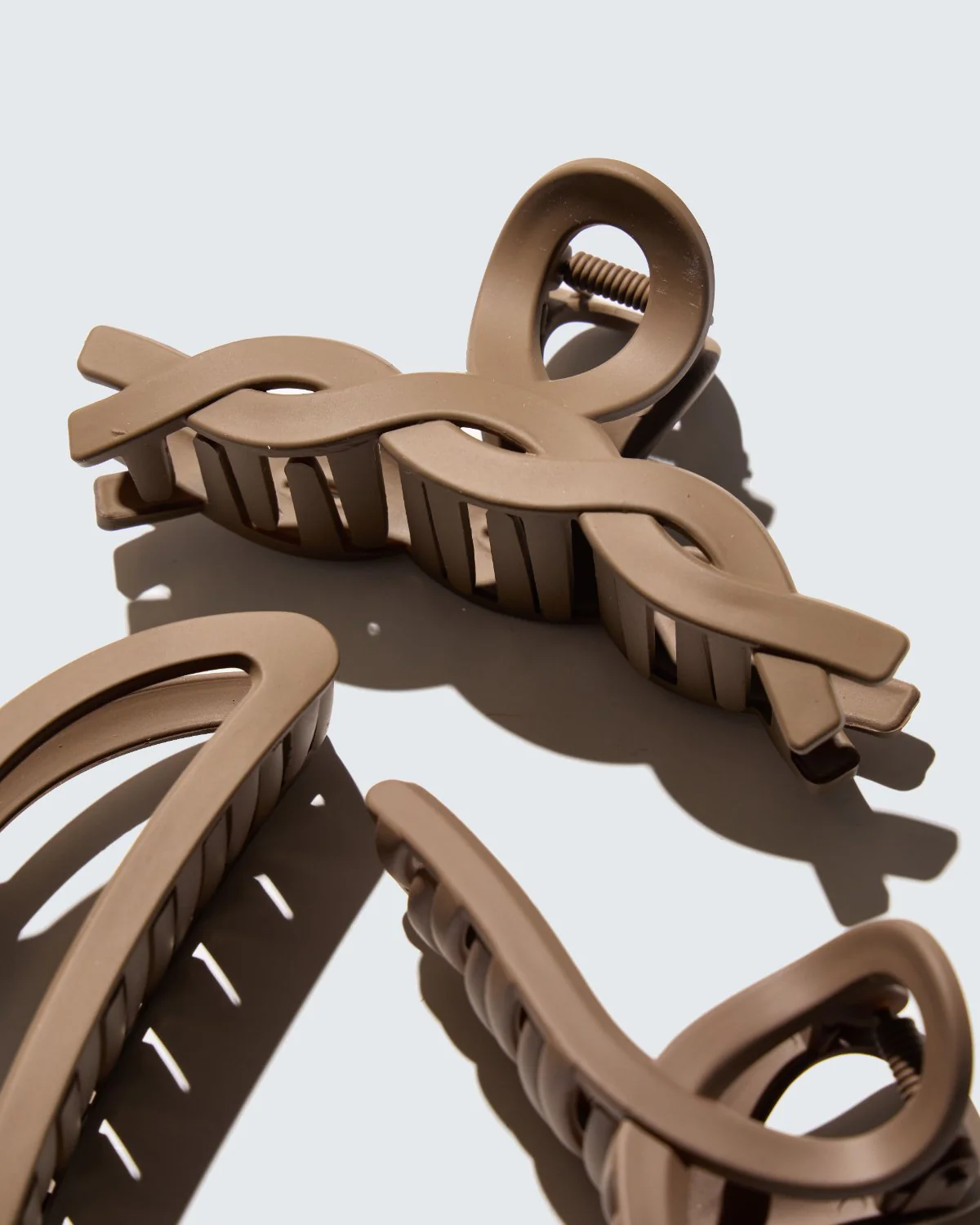 Medium Claw Hair Clips, 3-Pack, Coffee - Image 4